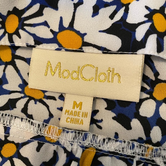 Mod Cloth Daisy Print Sleeveless Sheer Blouse - Picture 4 of 6